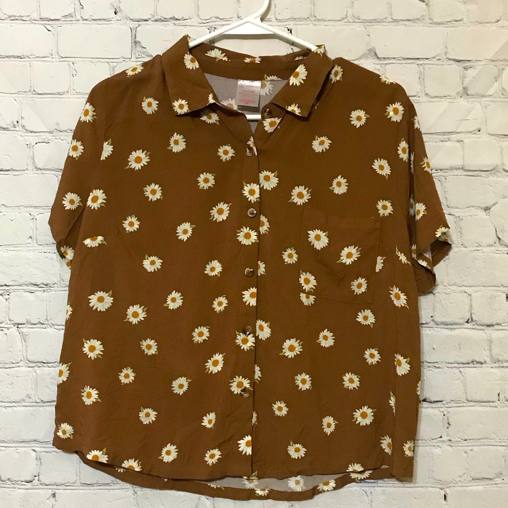 NWT Daisy Top